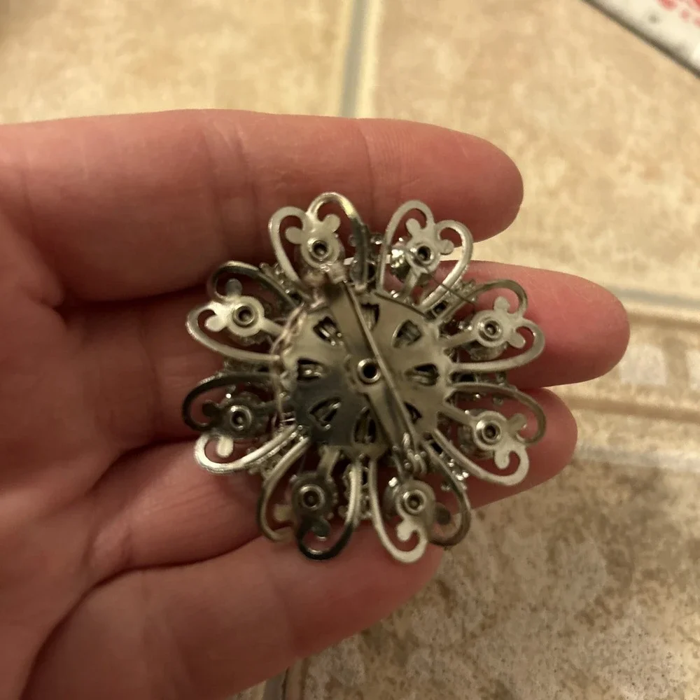 Floral‎ Style Art Deco Rhinestone Silver Tone Brooch Pin